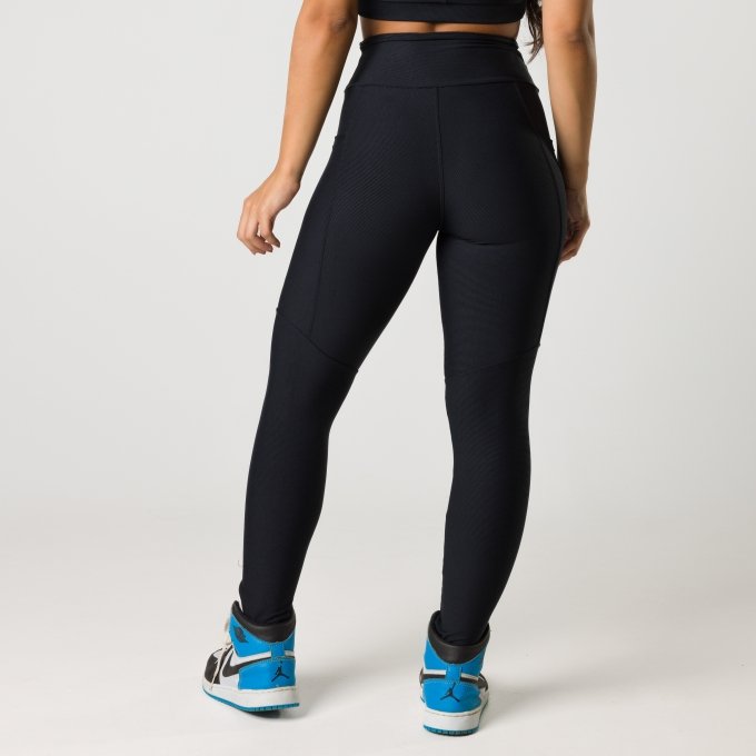 Calça Legging Feminina Preta Tecido Canelado Bolso Lateral