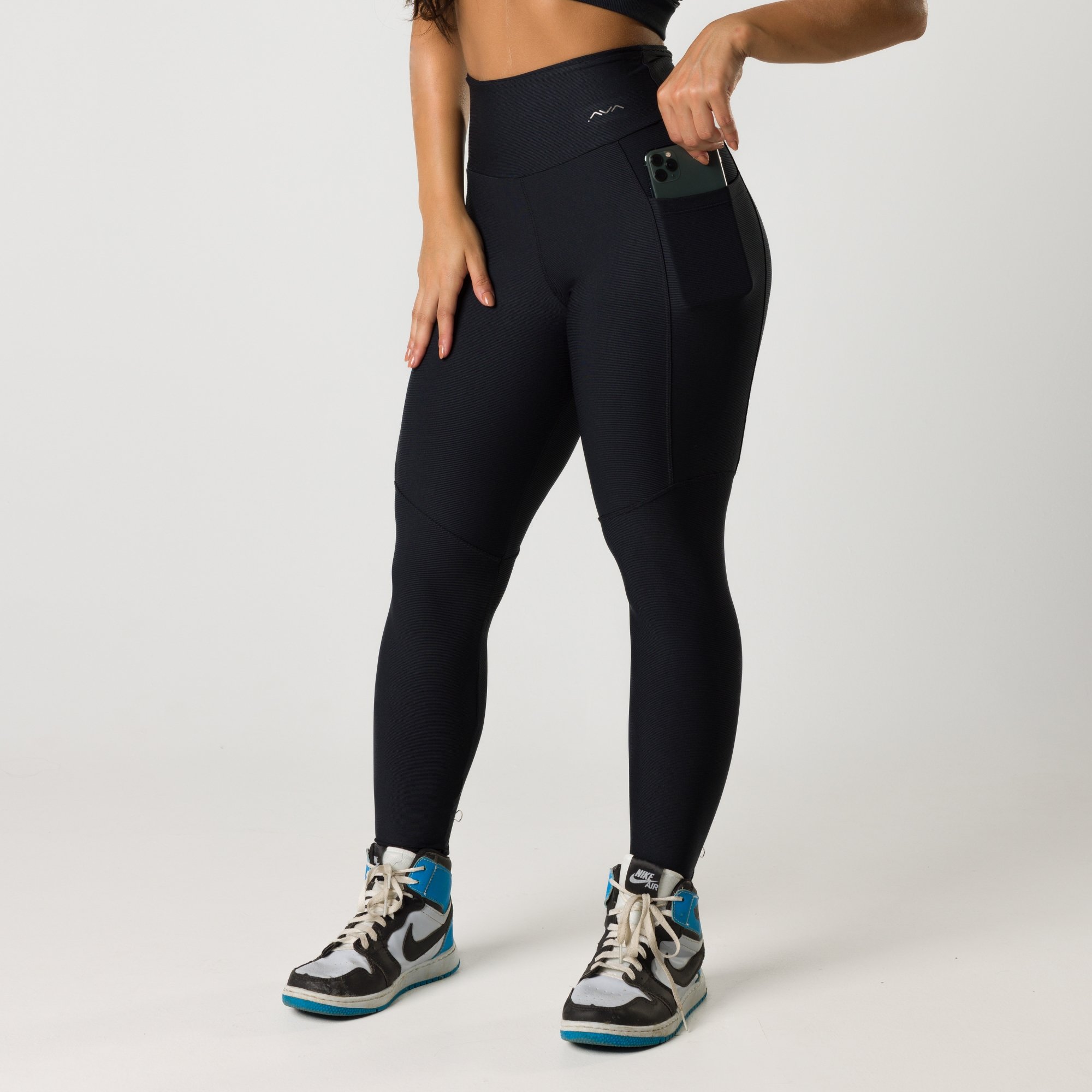 Calça Legging Poliamida com Bolso Lateral Preta