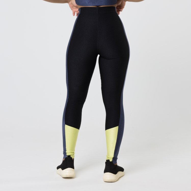 Legging Feminina Suplex Poliamida Canelado com Brilho Recortes